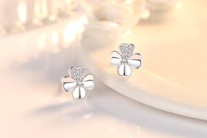 Lucky Flower Ear stud by Ruva