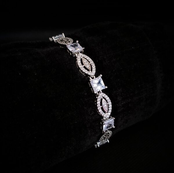 Bracelet by Ruva