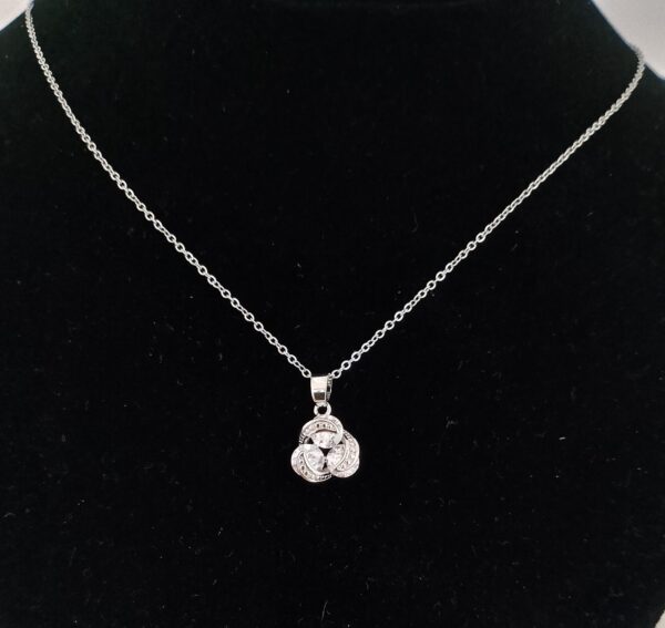 Ruva Eternal Pendant with chain